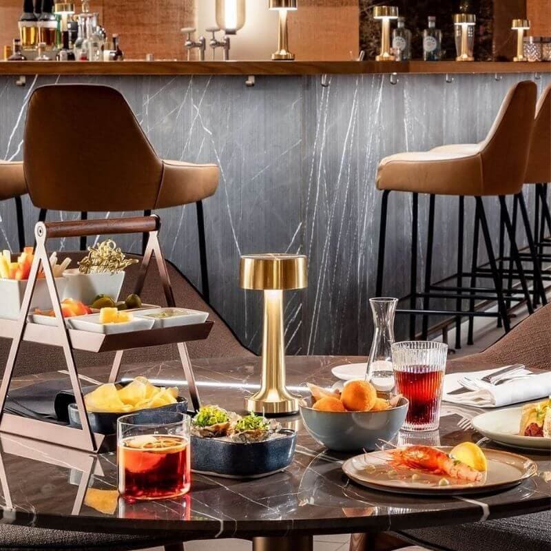 Draadloze Oplaadbare Tafellamp Goud - Zenthra Luxe Verlichting voor Sfeer en Elegantie