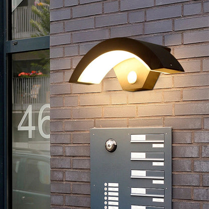 LUXGUARD Slim PIR Buitenlamp Met Bewegingssensor - Stijlvolle Wandlamp Buiten Met IP65 Waterdichtheid 1