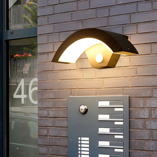 LUXGUARD Slim PIR Buitenlamp Met Bewegingssensor - Stijlvolle Wandlamp Buiten Met IP65 Waterdichtheid 1
