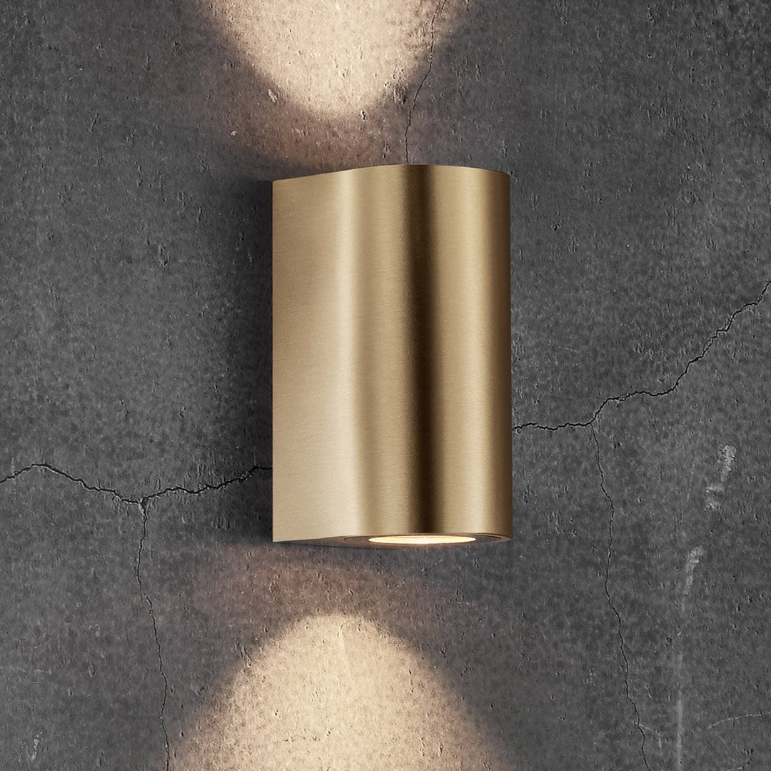 Ontdek de Elegantie van de Zenthra Canto Maxi 2 Buiten wandlamp