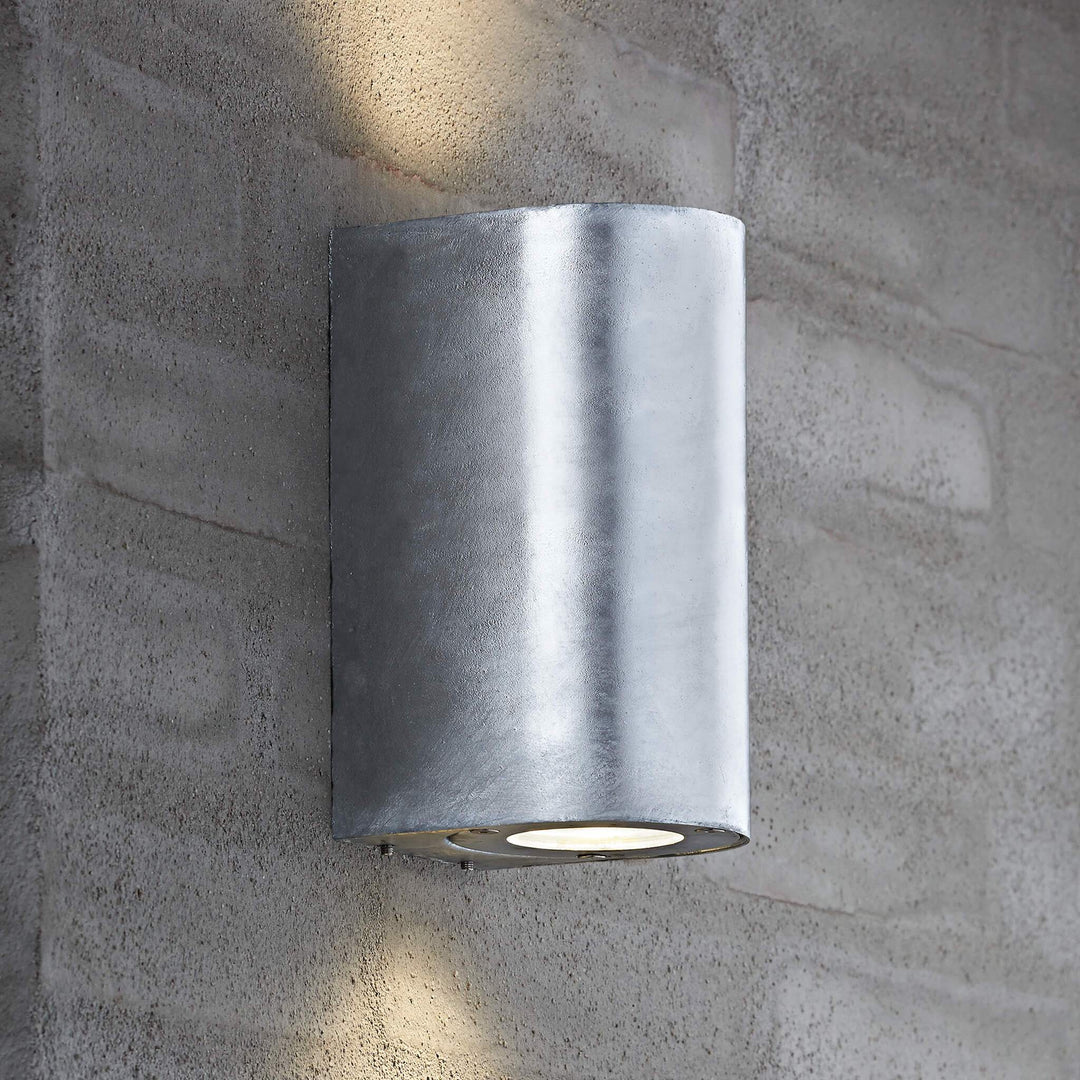 Ontdek de Elegantie van de Zenthra Canto Maxi 2 Buiten wandlamp