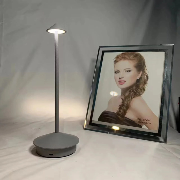 Oplaadbare Tafellamp van Zenthra - Draadloze LED Lamp met 3 Helderheidsniveaus voor Thuis en Horeca