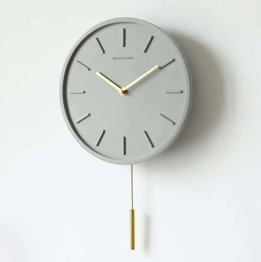 Zenthra Grote Wandklok - Stijlvolle Cement Klok met Metalen Pendel 30cm