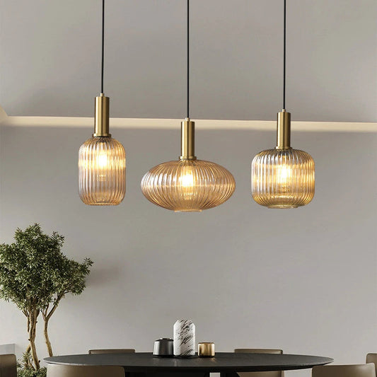 Zenthra Hanglamp van Glas - Amber Eetkamer Lamp met Gouden en Zwarte Accenten