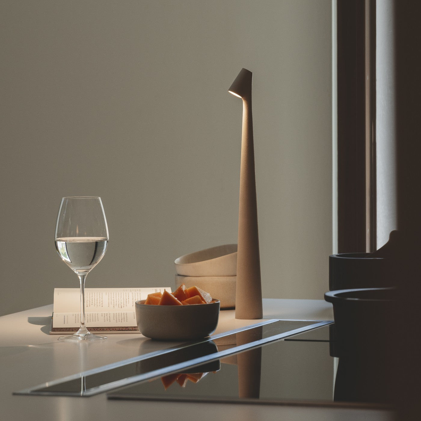 Zenthra Staande Lamp - Dimbare LED Verlichting, Minimalistisch Ontwerp, Perfect voor Elk Interieur 7